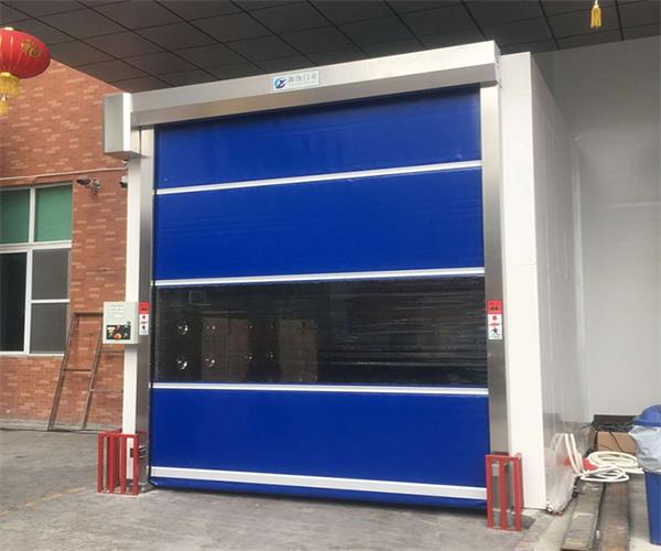 Fast rolling door