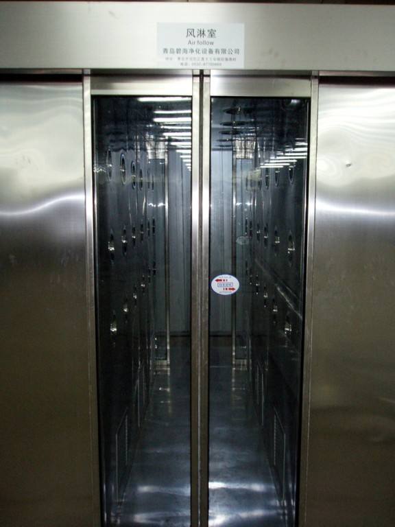 Air shower room sliding door